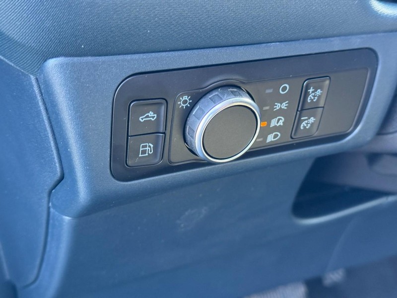 Ford Maverick Vehicle Image 12