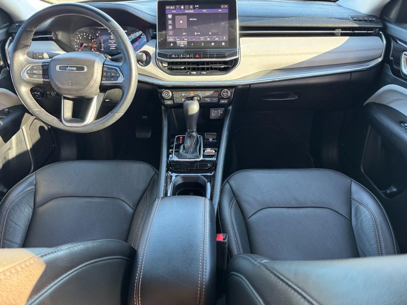 Jeep Compass Vehicle Image 11