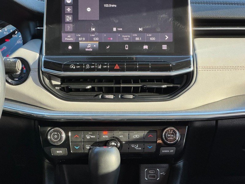 Jeep Compass Vehicle Image 13