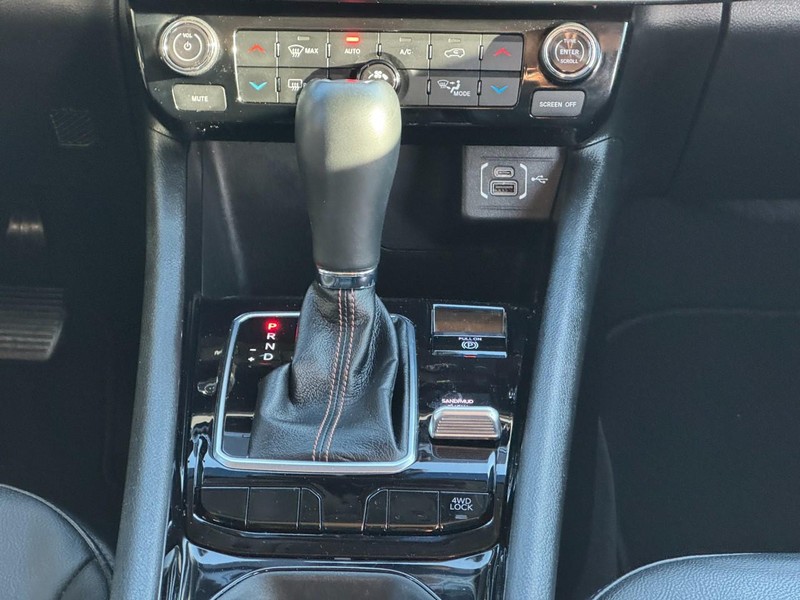 Jeep Compass Vehicle Image 14