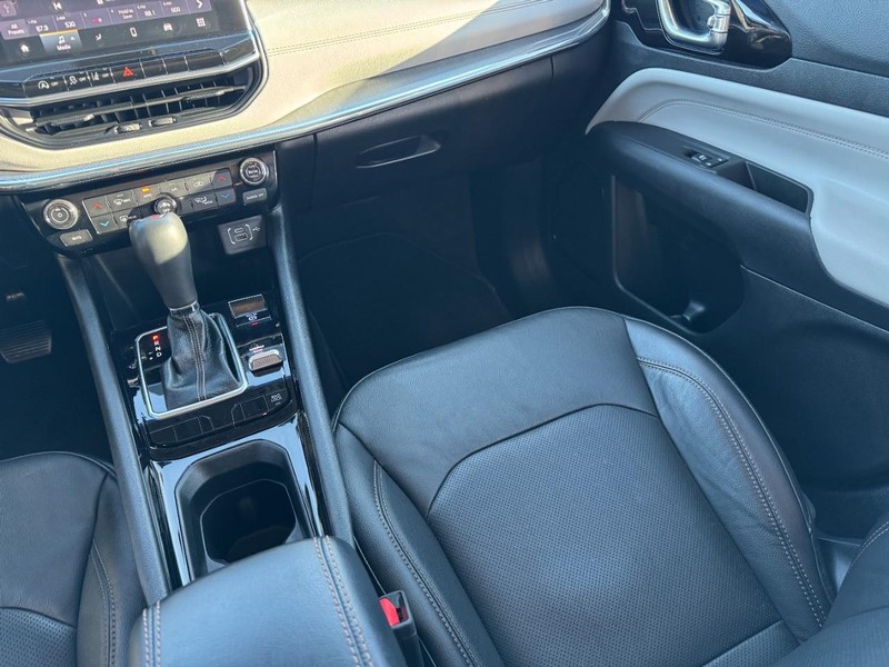 Jeep Compass Vehicle Image 15