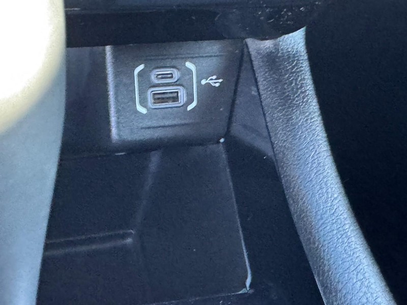 Jeep Compass Vehicle Image 22