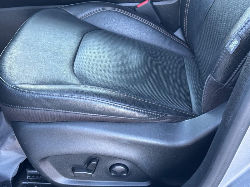 Jeep Compass Vehicle Image 25