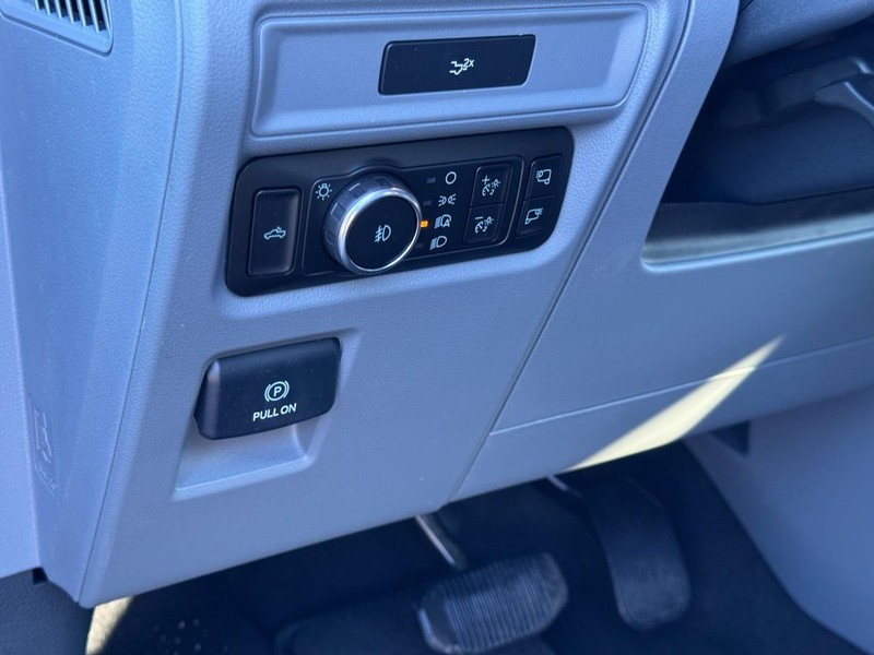 Ford F-150 Vehicle Image 12