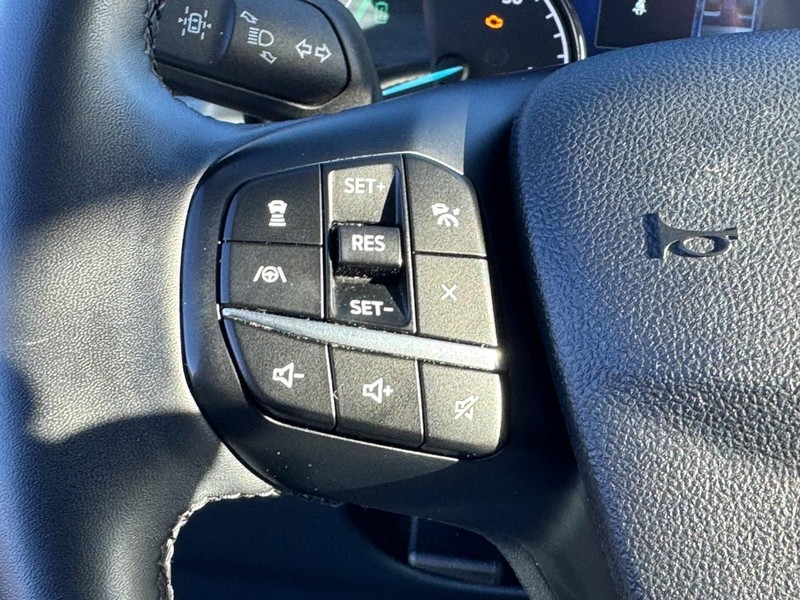 Ford Maverick Vehicle Image 17