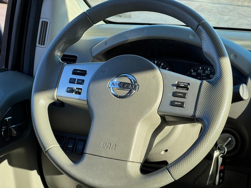 Nissan Frontier Vehicle Image 12