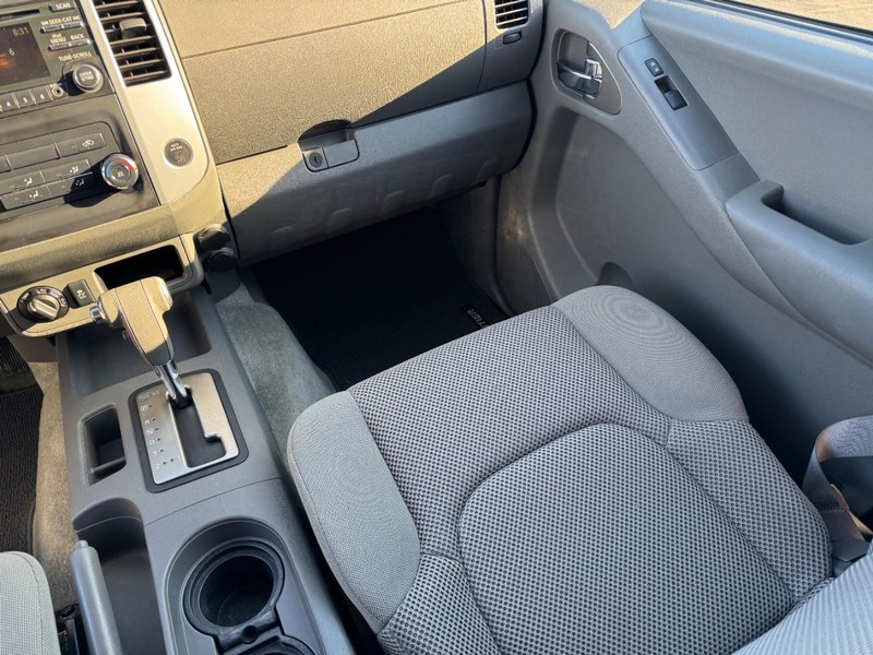 Nissan Frontier Vehicle Image 15