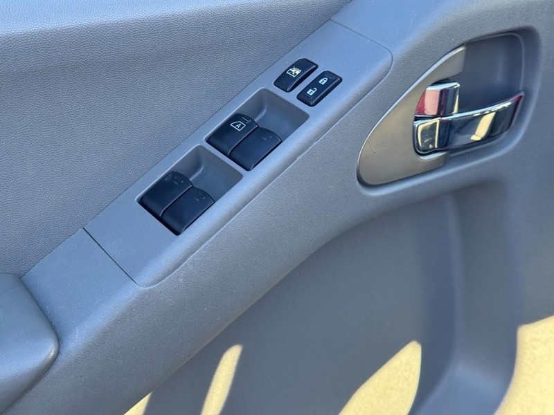 Nissan Frontier Vehicle Image 21