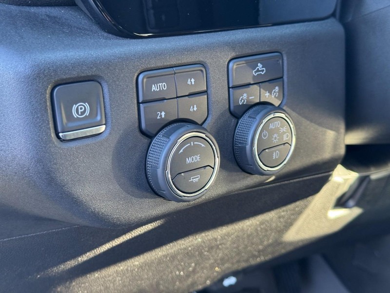 Chevrolet Silverado 1500 Vehicle Image 17