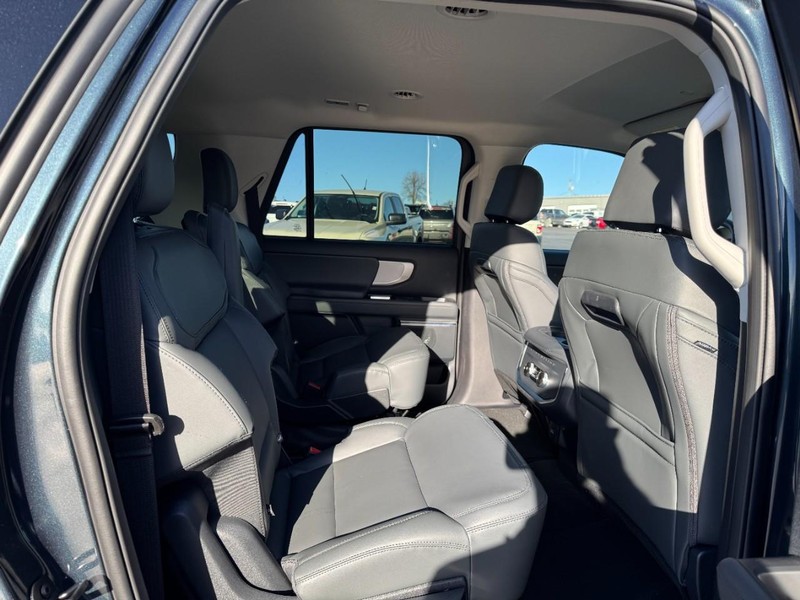 Ford Expedition Max Vehicle Image 05