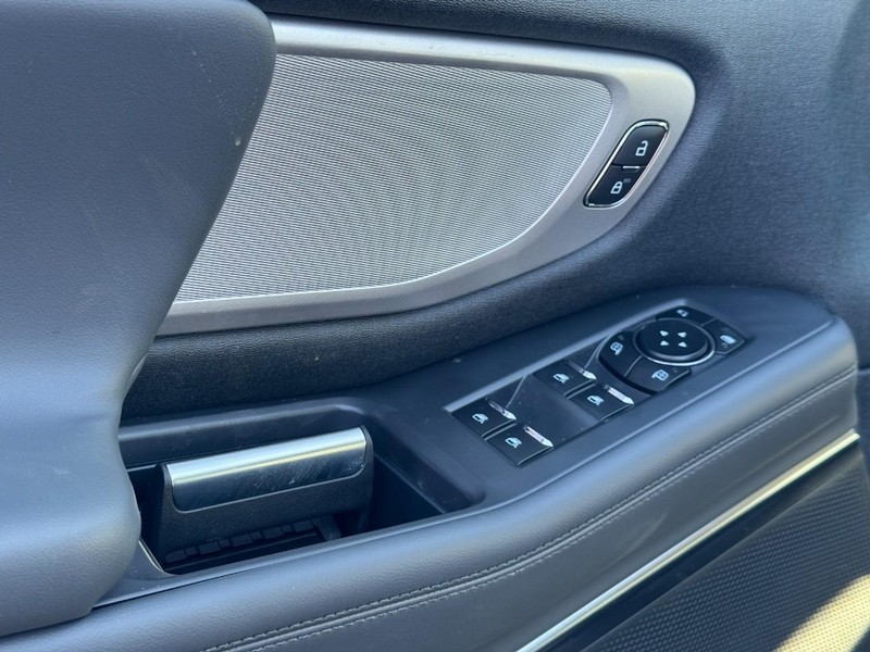 Ford Expedition Max Vehicle Image 11