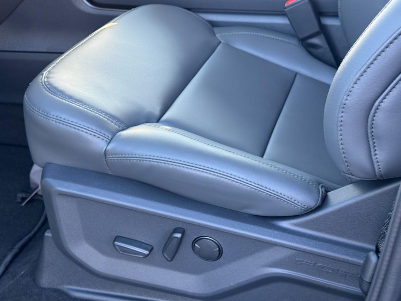 Ford Expedition Max Vehicle Image 12