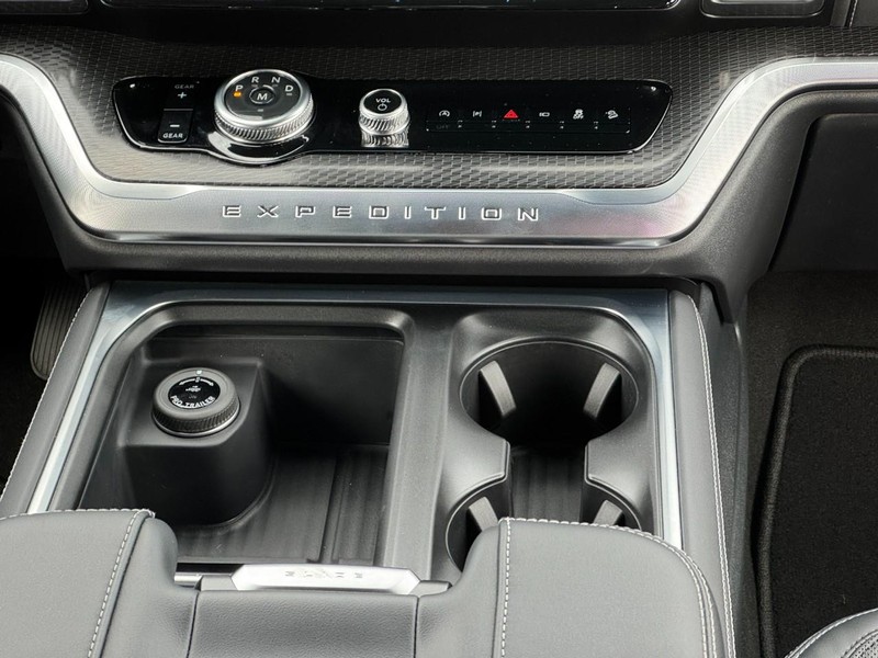 Ford Expedition Max Vehicle Image 10