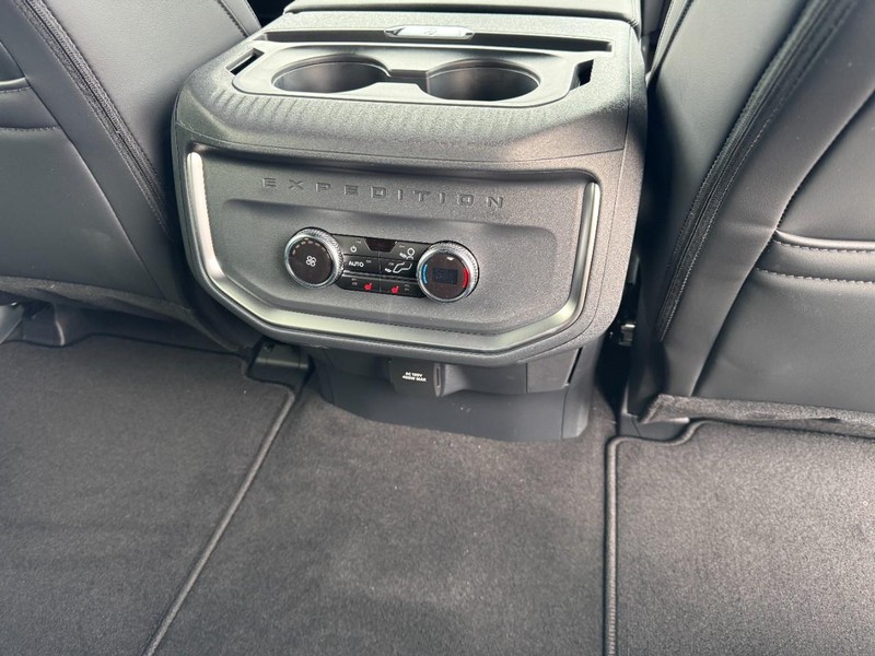 Ford Expedition Max Vehicle Image 11
