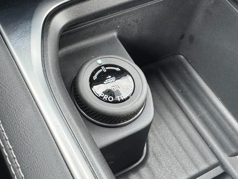 Ford Expedition Max Vehicle Image 17