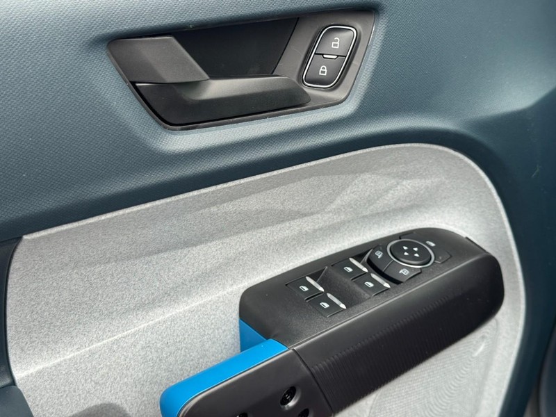 Ford Maverick Vehicle Image 10