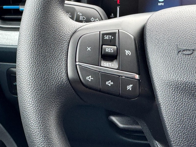 Ford Maverick Vehicle Image 13