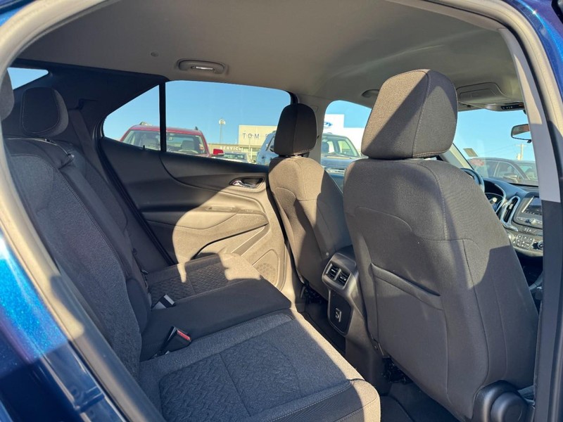 Chevrolet Equinox Vehicle Full-screen Gallery Image 10