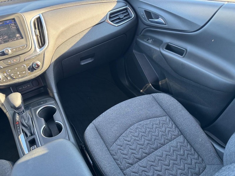 Chevrolet Equinox Vehicle Full-screen Gallery Image 15