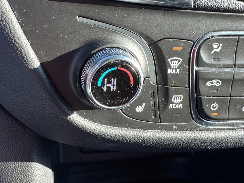 Chevrolet Equinox Vehicle Full-screen Gallery Image 22