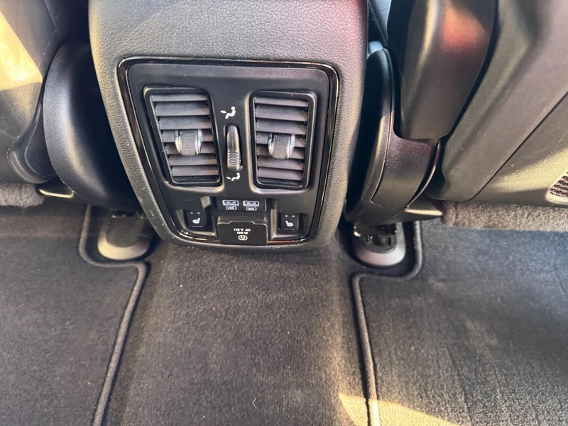 Dodge Durango Vehicle Full-screen Gallery Image 17