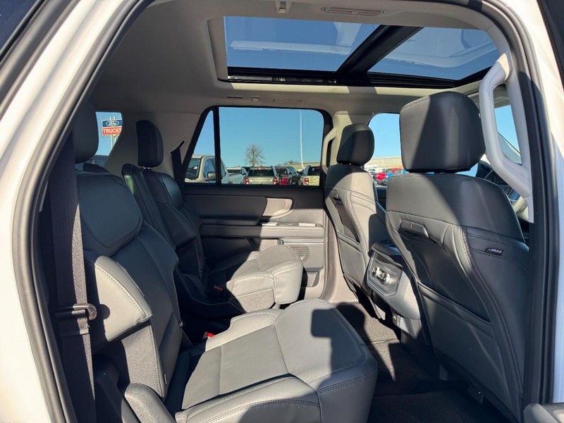 Ford Expedition Max Vehicle Image 05