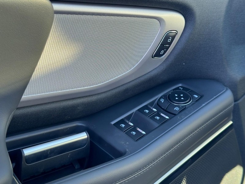 Ford Expedition Max Vehicle Image 11