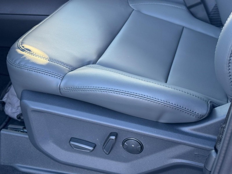 Ford Expedition Max Vehicle Image 12