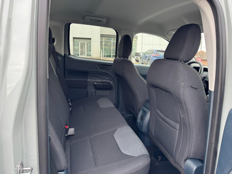 Ford Maverick Vehicle Image 10