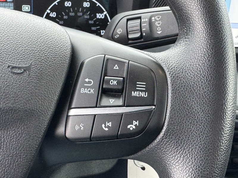 Ford Maverick Vehicle Image 18