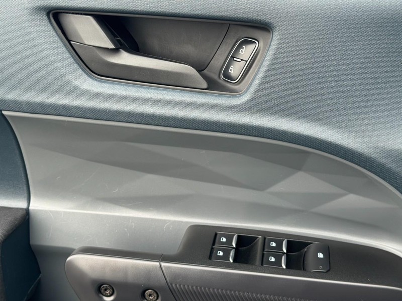 Ford Maverick Vehicle Image 21