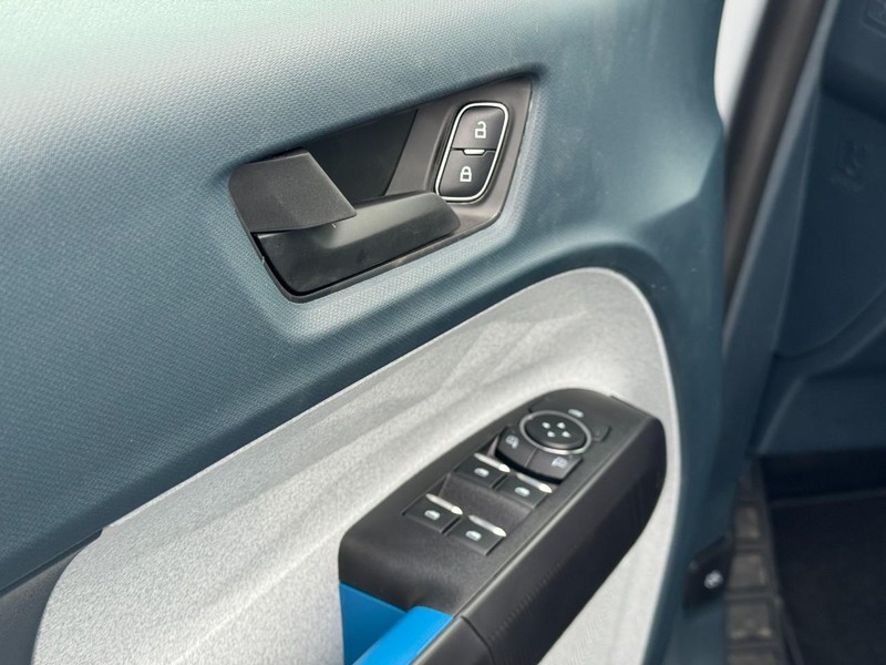 Ford Maverick Vehicle Image 10