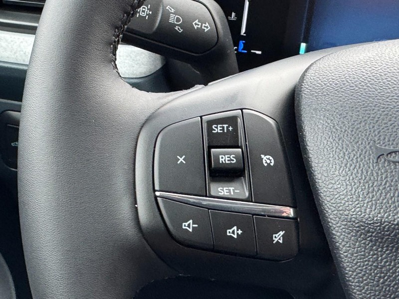 Ford Maverick Vehicle Image 13