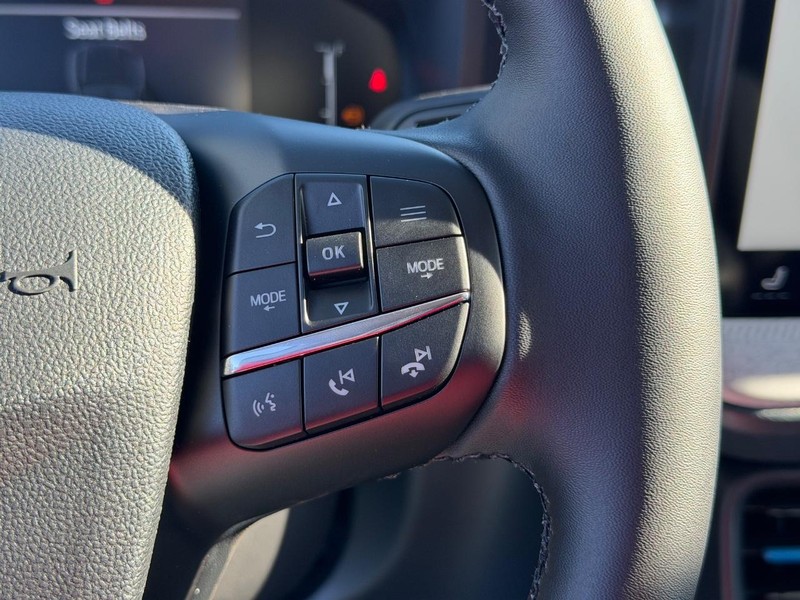 Ford Maverick Vehicle Image 12