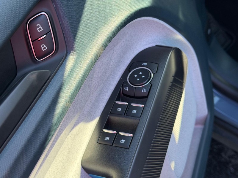 Ford Maverick Vehicle Image 14