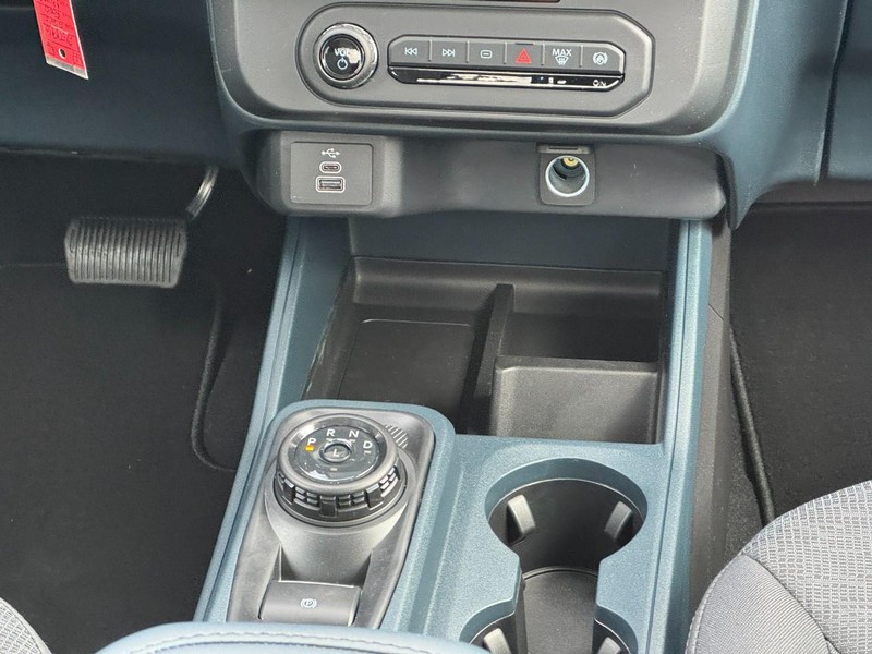 Ford Maverick Vehicle Image 09