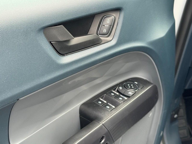 Ford Maverick Vehicle Image 10