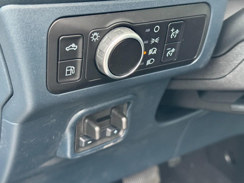 Ford Maverick Vehicle Image 12