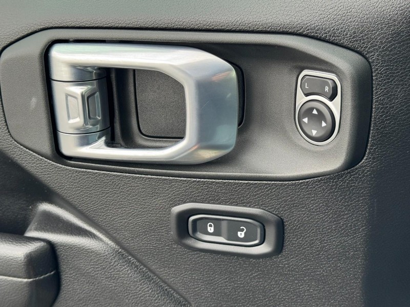 Jeep Wrangler Vehicle Image 22