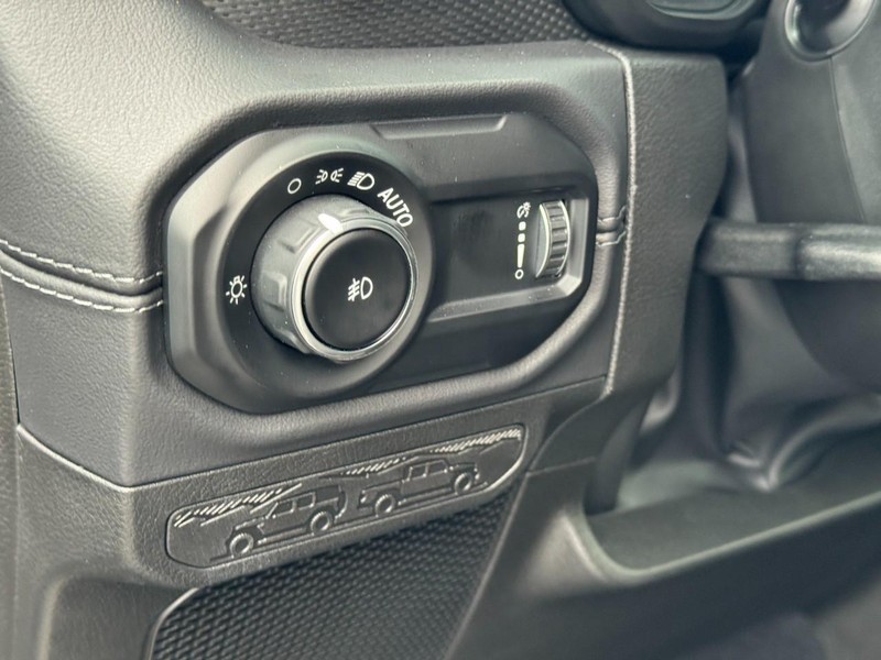 Jeep Wrangler Vehicle Image 16