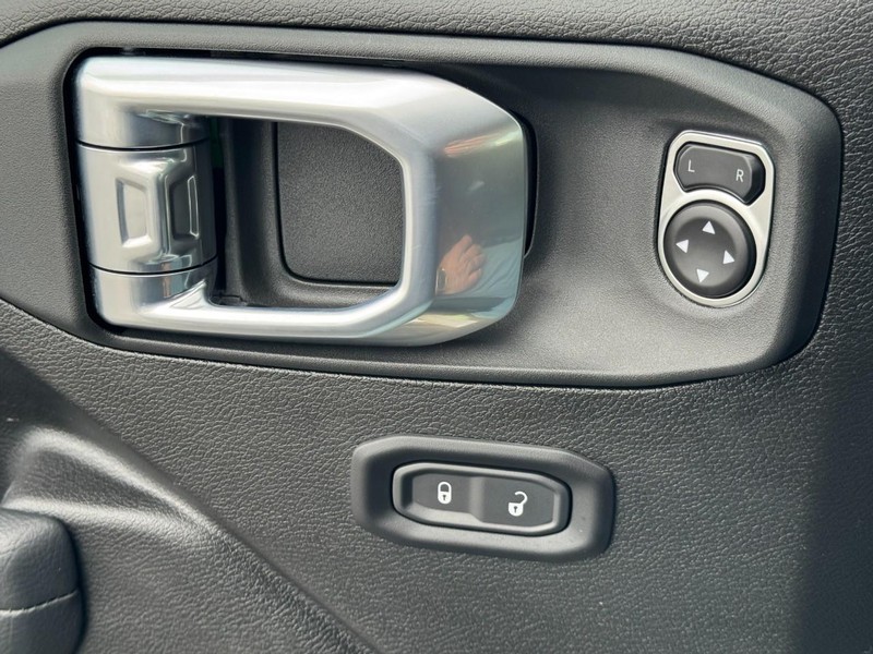 Jeep Wrangler Vehicle Image 23