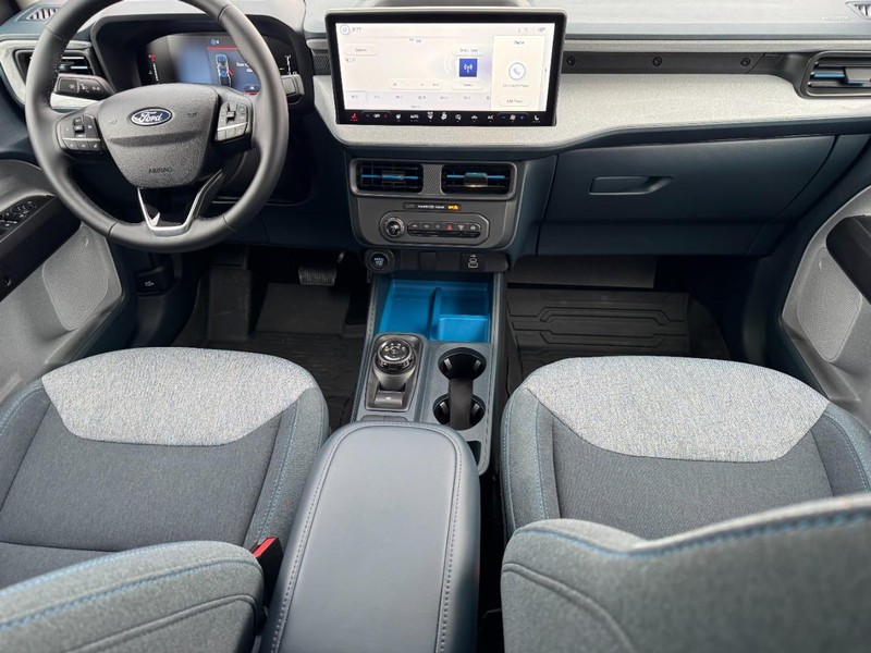 Ford Maverick Vehicle Image 11