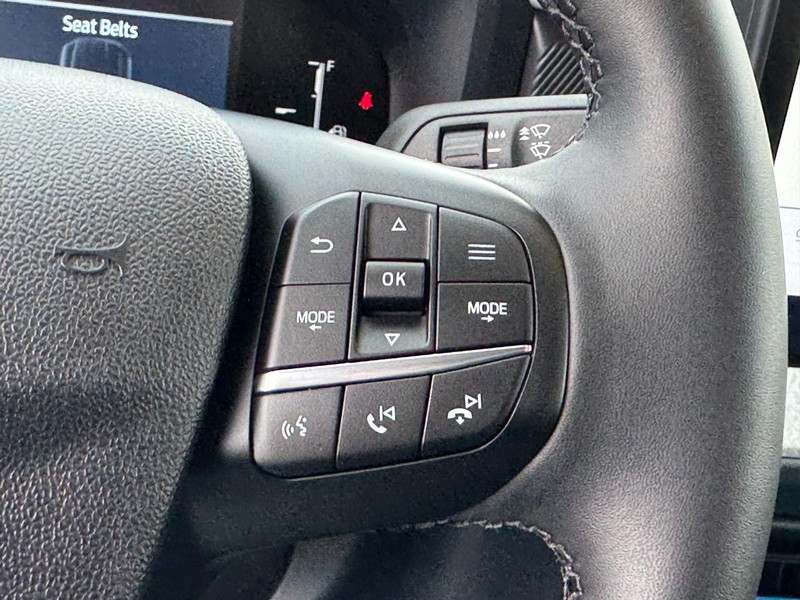 Ford Maverick Vehicle Image 18