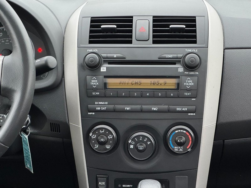 Toyota Corolla Vehicle Image 12