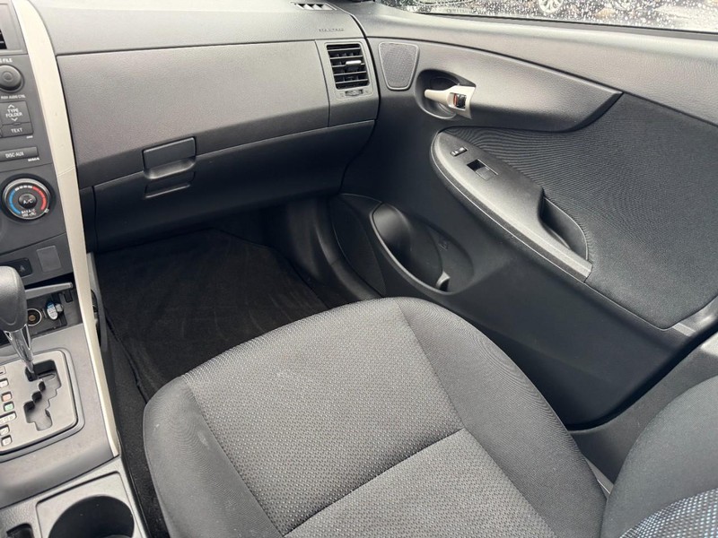 Toyota Corolla Vehicle Image 14