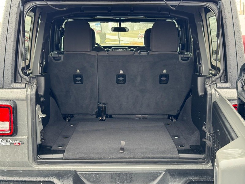 Jeep Wrangler Unlimited Vehicle Image 04