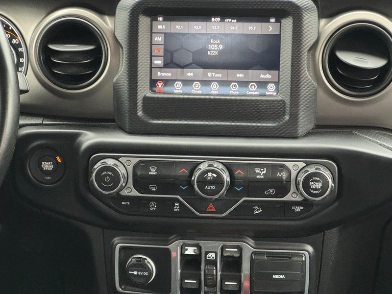 Jeep Wrangler Unlimited Vehicle Image 13