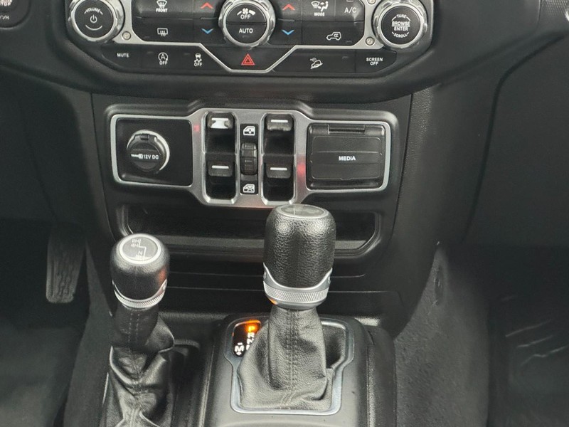 Jeep Wrangler Unlimited Vehicle Image 14