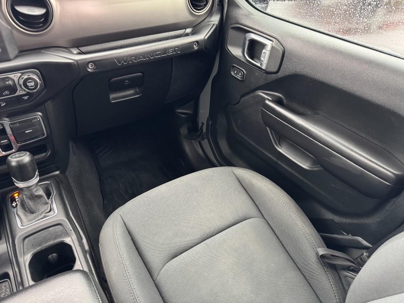 Jeep Wrangler Unlimited Vehicle Image 15