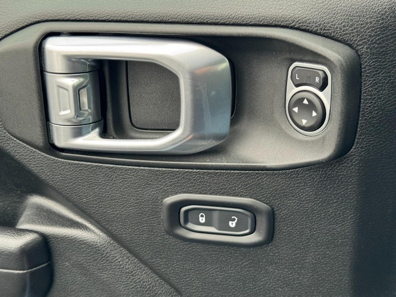 Jeep Wrangler Unlimited Vehicle Image 22